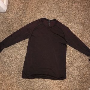 Men’s lululemon long sleeve t shirt maroon
